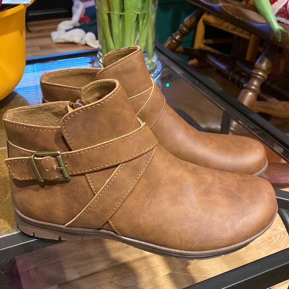 NWOT b.o.c Ankle Booties. Size 8.